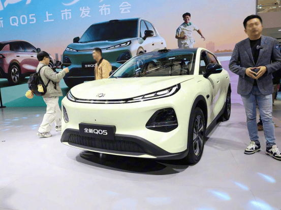 10万级纯电SUV有多卷?看完启源Q05和零跑A10你就懂了!